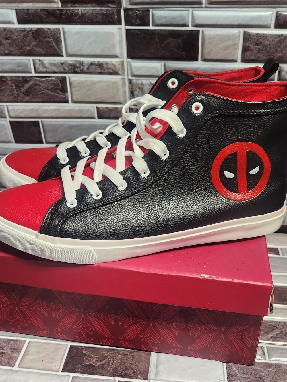Official Marvel Mens Deadpool Hi Top Sneaker Size 13 Faux Leather NEW